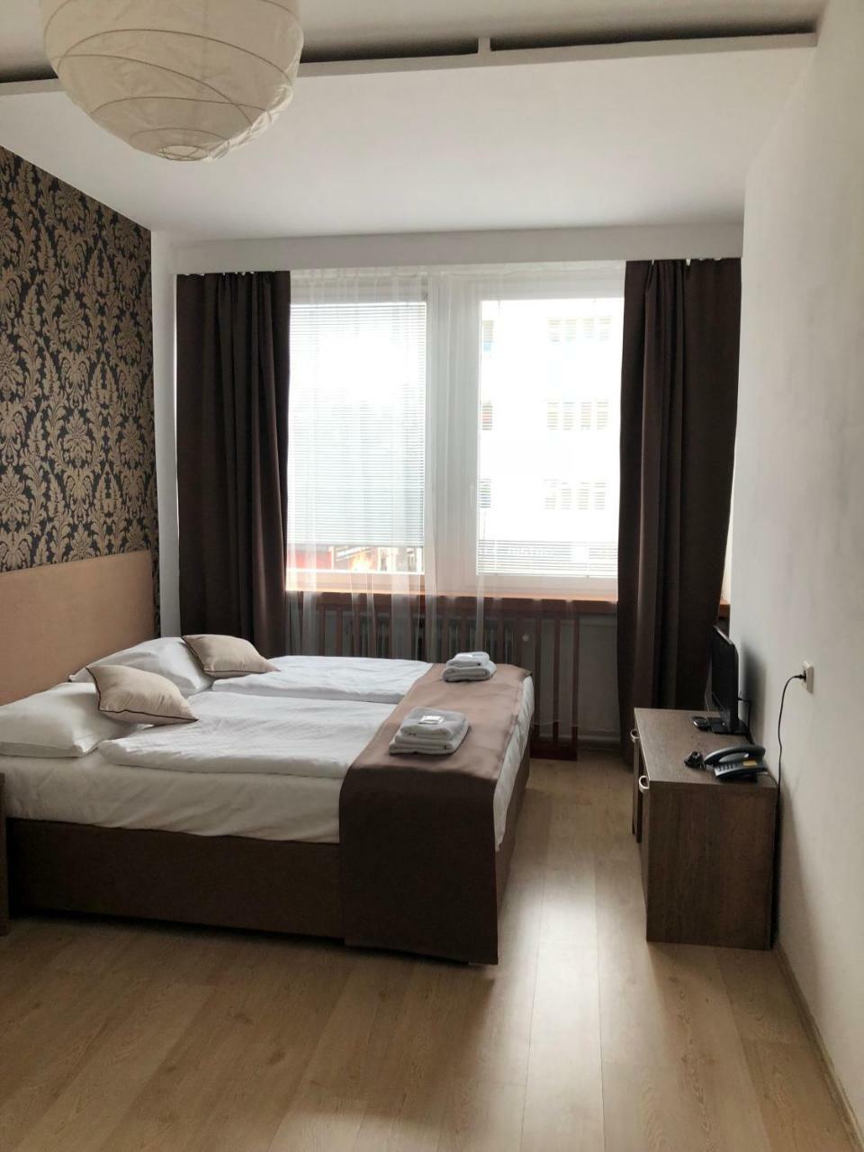 Hotel Ondras Zlín エクステリア 写真