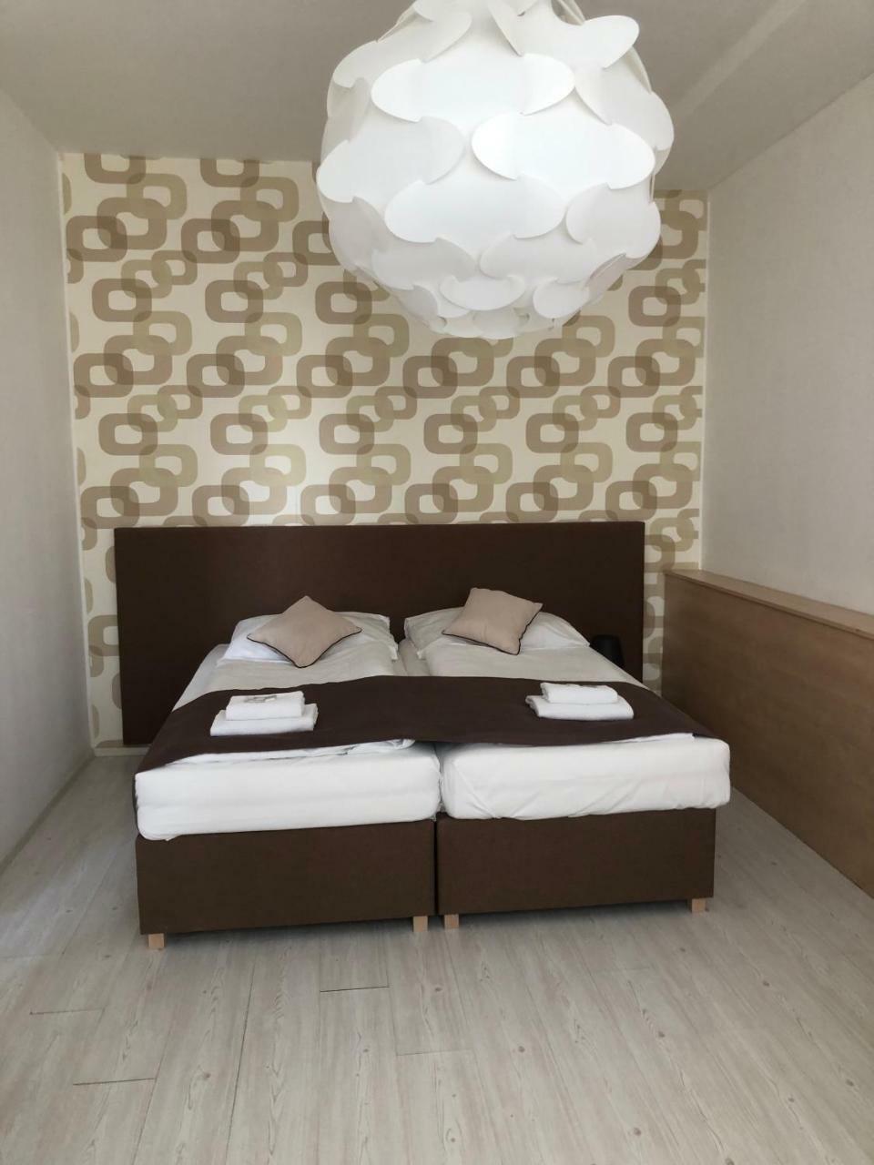 Hotel Ondras Zlín エクステリア 写真